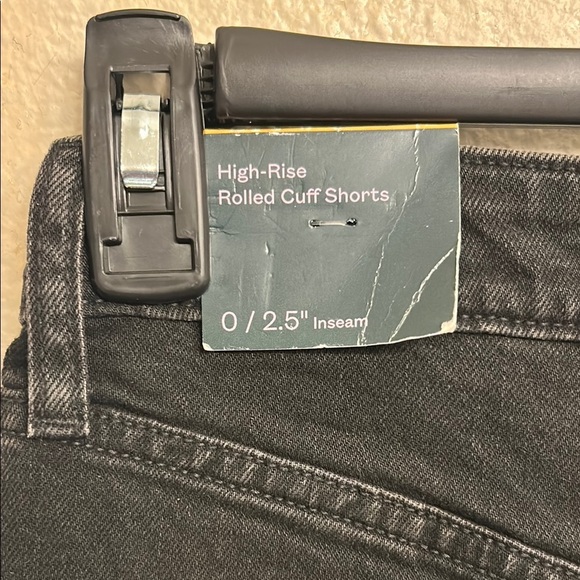 Wild Fable Women Black High Rise Rolled Cuff Shorts  Size 0 - Picture 2 of 3